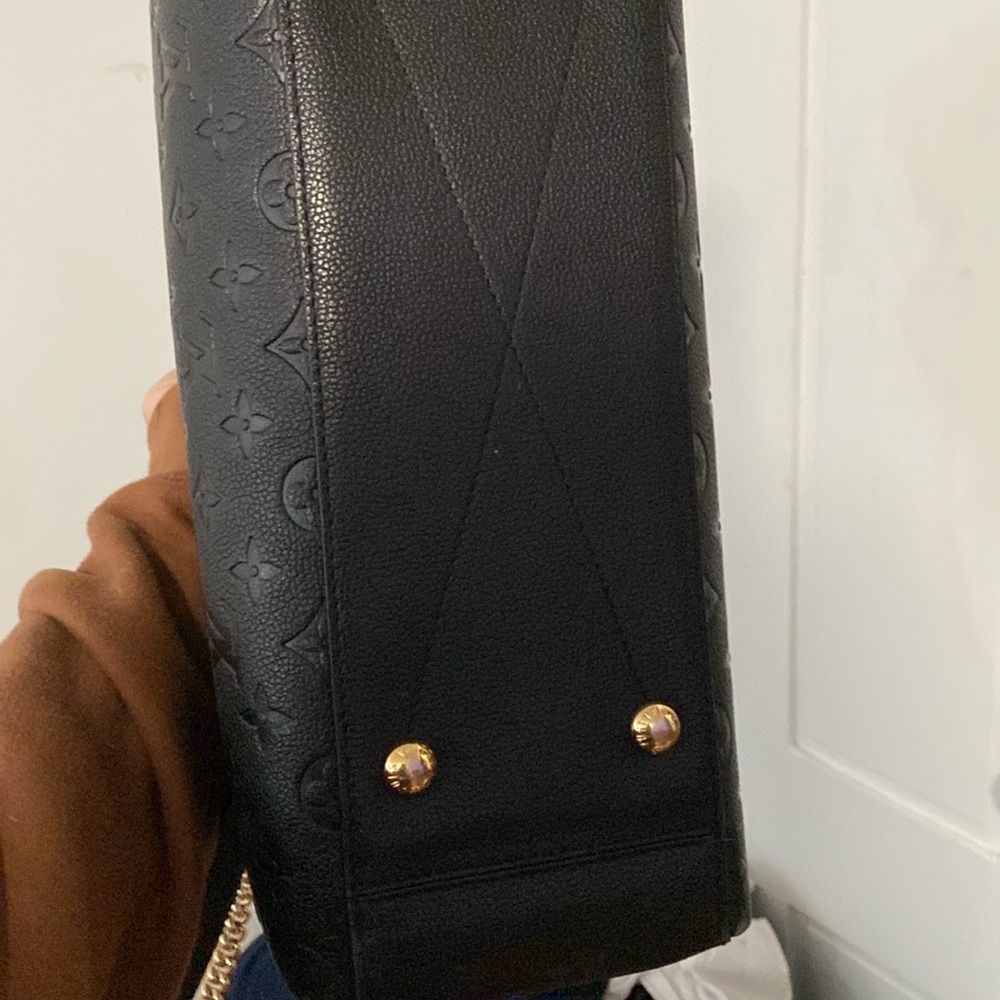 Louis Vuitton Black Monogram Chain tote Bag
LV tote bag Excellent condition - Picture 5 of 7